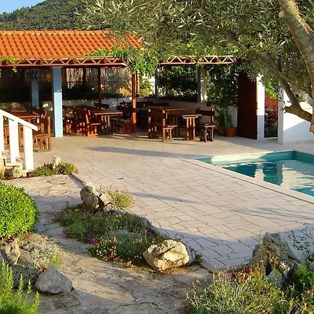 Διαμέρισμα With Swimming Pools Zrnovska Banja, - 8335 *