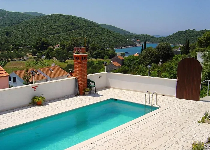 With Swimming Pools Zrnovska Banja, - 8335 * קורצולה